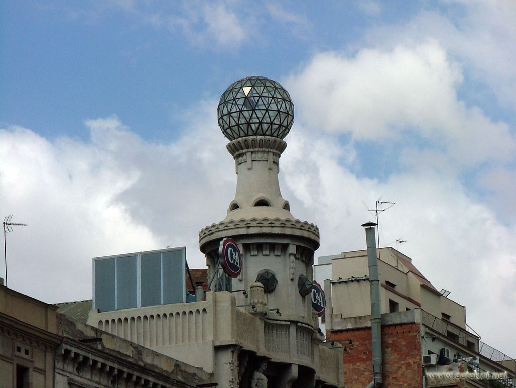 Барселона: миниобсерватория на крыше.