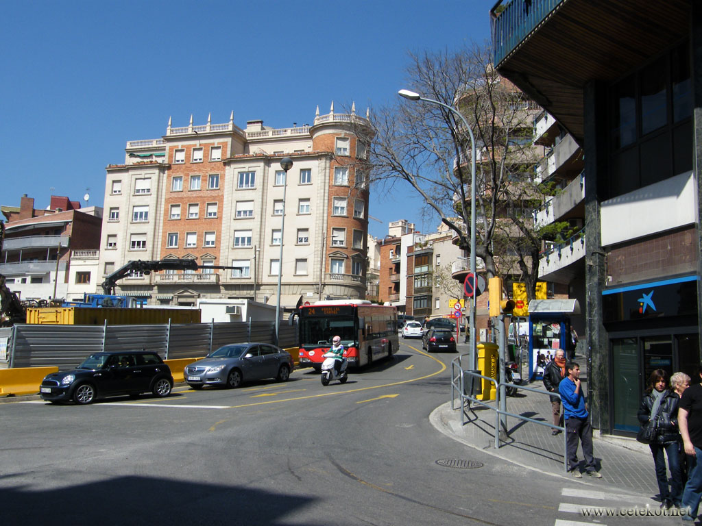 Barcelona: вверх по Carrer de Miquel deis Sants Oliver - приличный уклон.