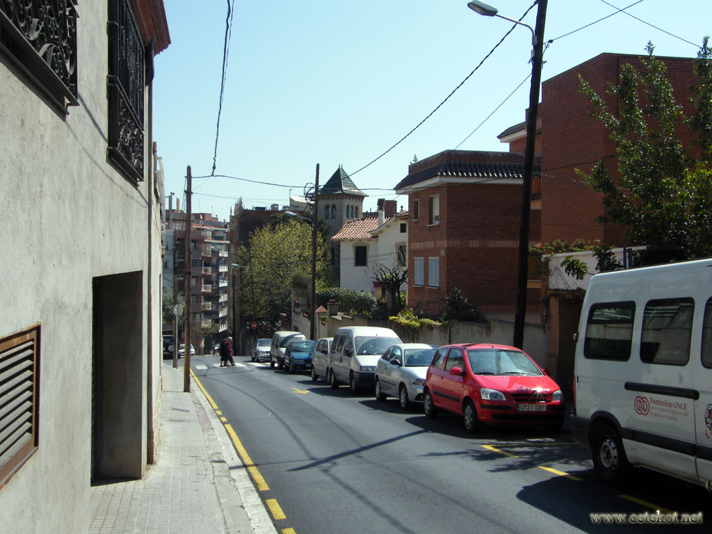 Barcelona: вниз по Carrer de Miquel deis Sants Oliver.