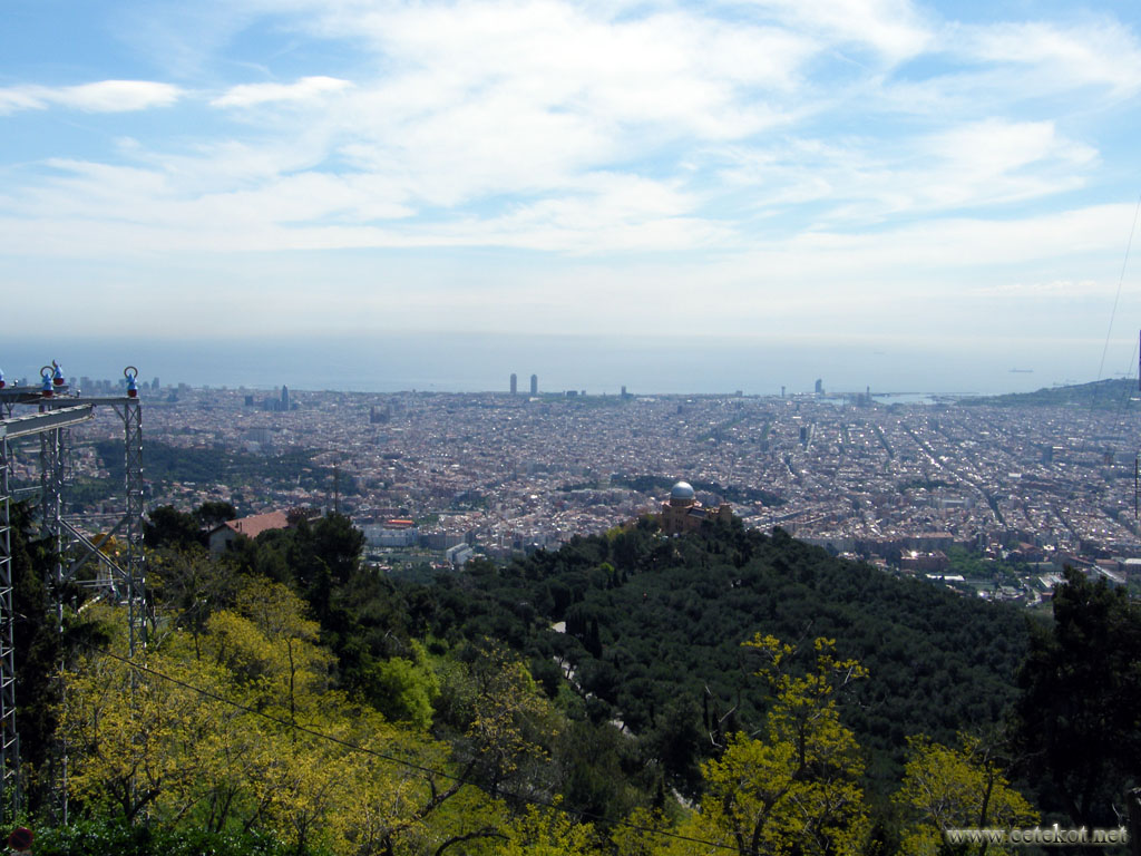 Барселона с Тибидабо: общий вид на город.