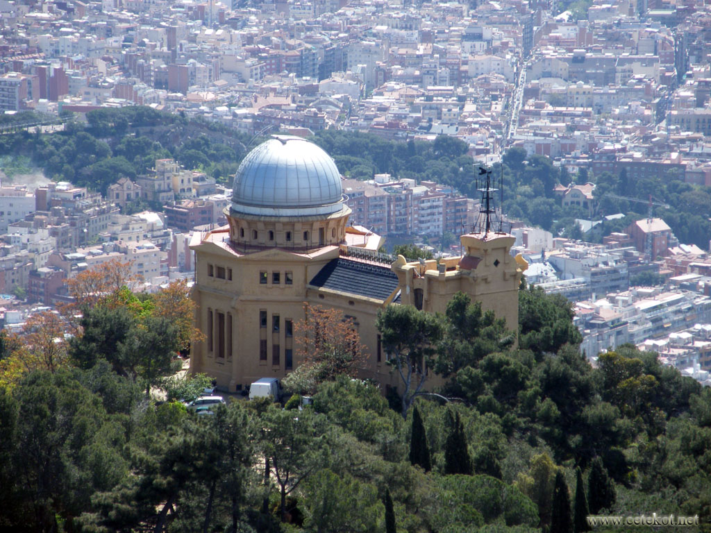 Барселона с Тибидабо: обсерватория ( Observatori Fabra ).