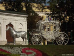 Минск: световая фигура лошади с каретой.