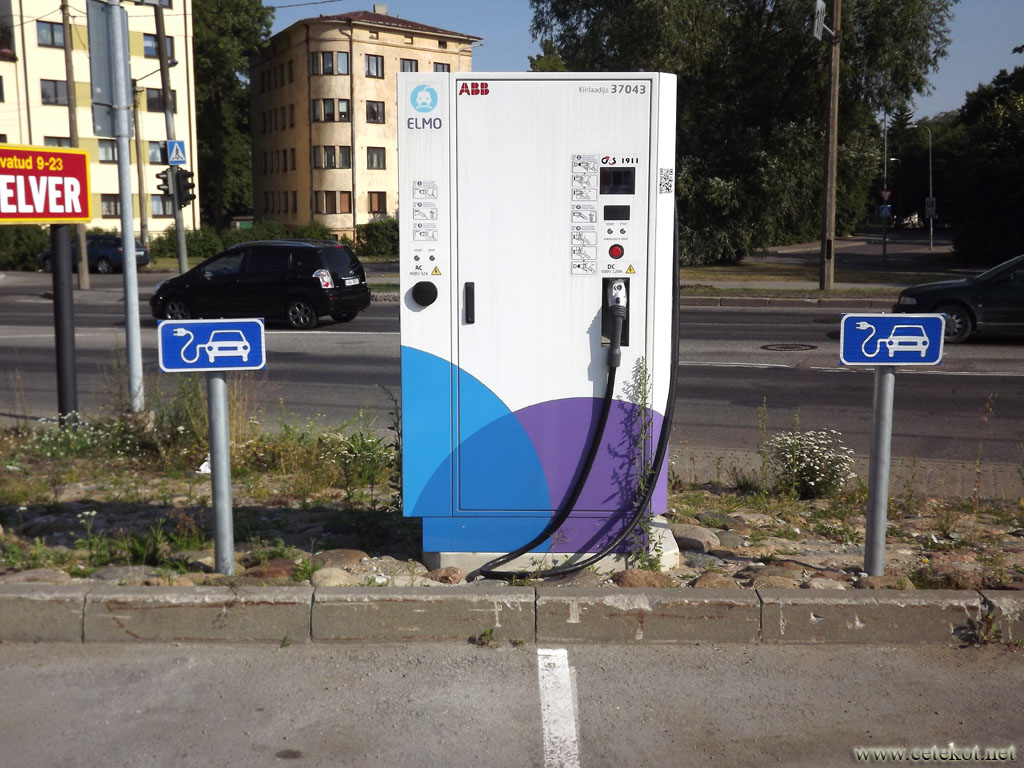 Таллин: заправка для электромобилей.