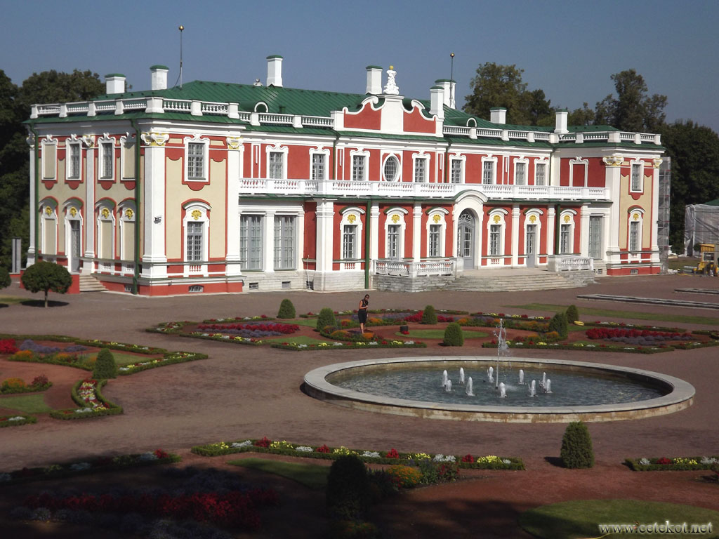 Таллин: Екатерининский дворец в парке Кадриорг.