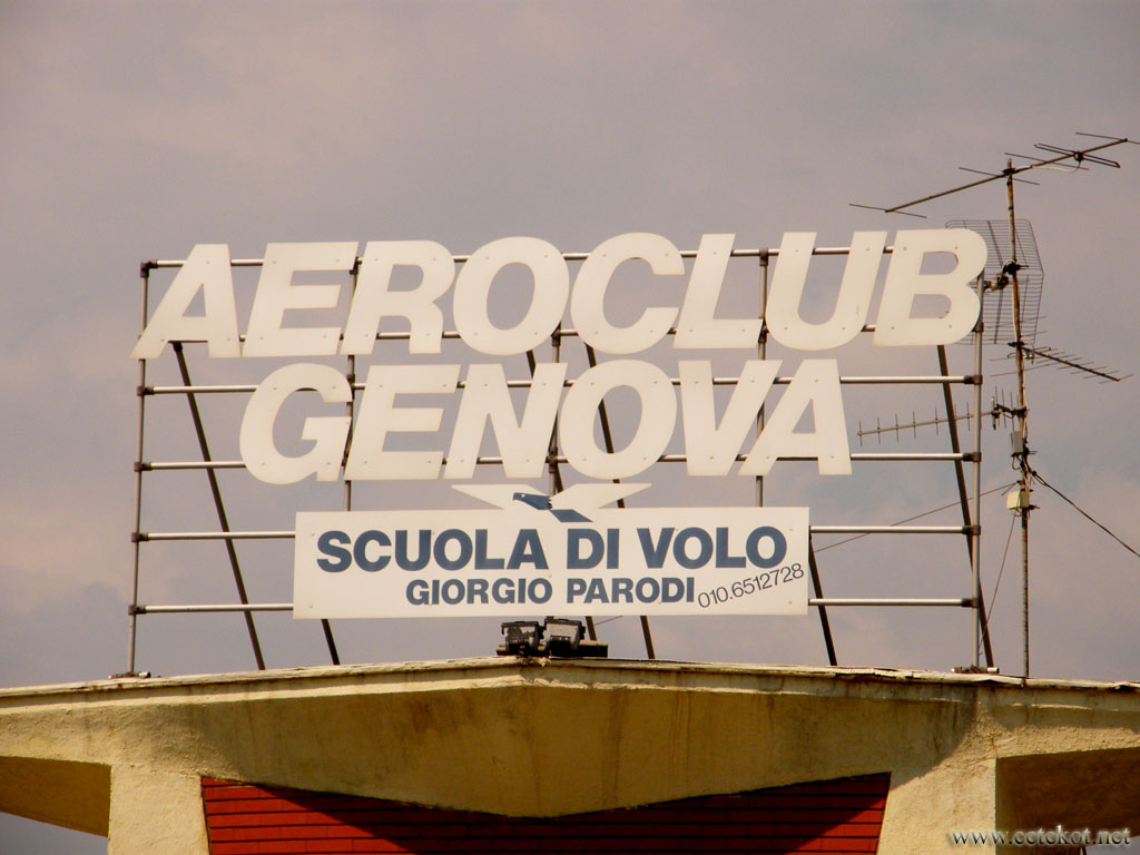 Генуя: местный аэроклуб.