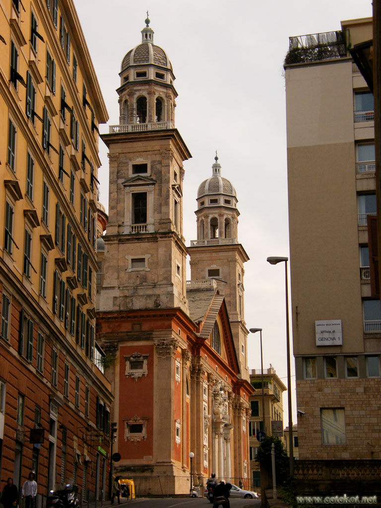 Генуя: церковь в зданиях ( Santa Maria Assunta in Carignano ).