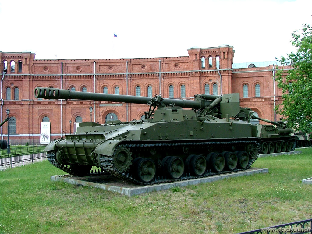 Питер, музей артиллерии: Гиацинт-С, 152-мм самоходная гаубица 2С5.