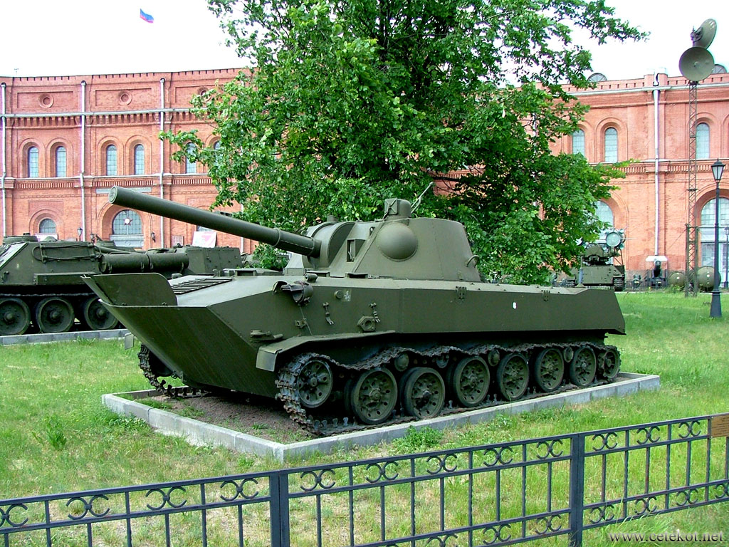 Питер, музей артиллерии: Нона-C, 120-мм самоходное артиллерийское орудие 2С9.