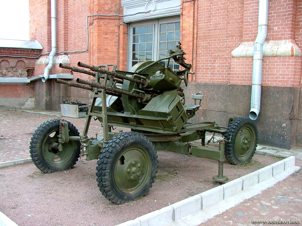 Питер, музей артиллерии: ЗПУ-4, 14,5-мм счетверенная зенитная пулеметная установка конструкции Лещинского.
