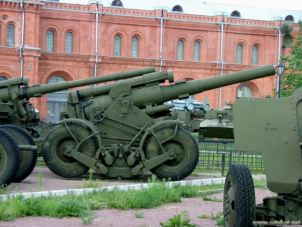 Питер, музей артиллерии: Б-4М, 203-мм гаубица.