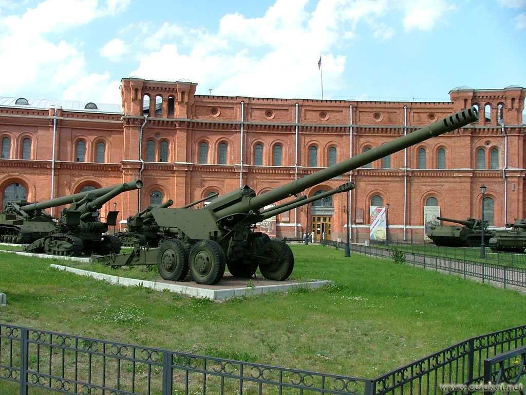 Питер, музей артиллерии: Гиацинт-Б, 152-мм пушка 2А36.