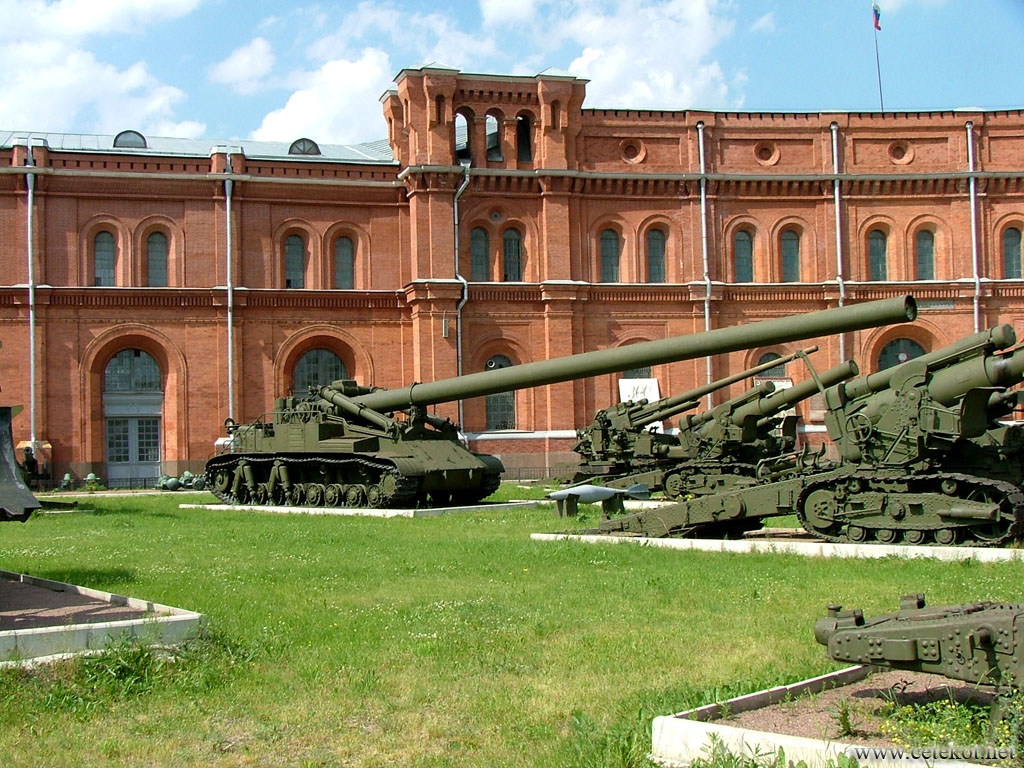 Питер, музей артиллерии: 2Б1, 420-мм самоходная минометная установка Ока