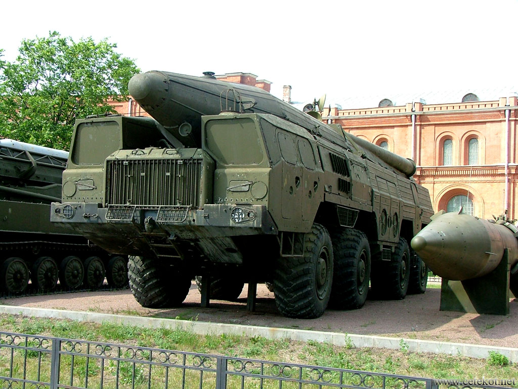 Питер, музей артиллерии: Темп-С, пусковая установка 9П120 с ракетой 9М76 ракетного комплекса 9К76.