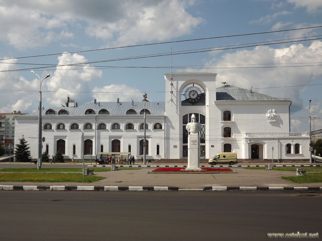 Новгород: центральный вокзал.