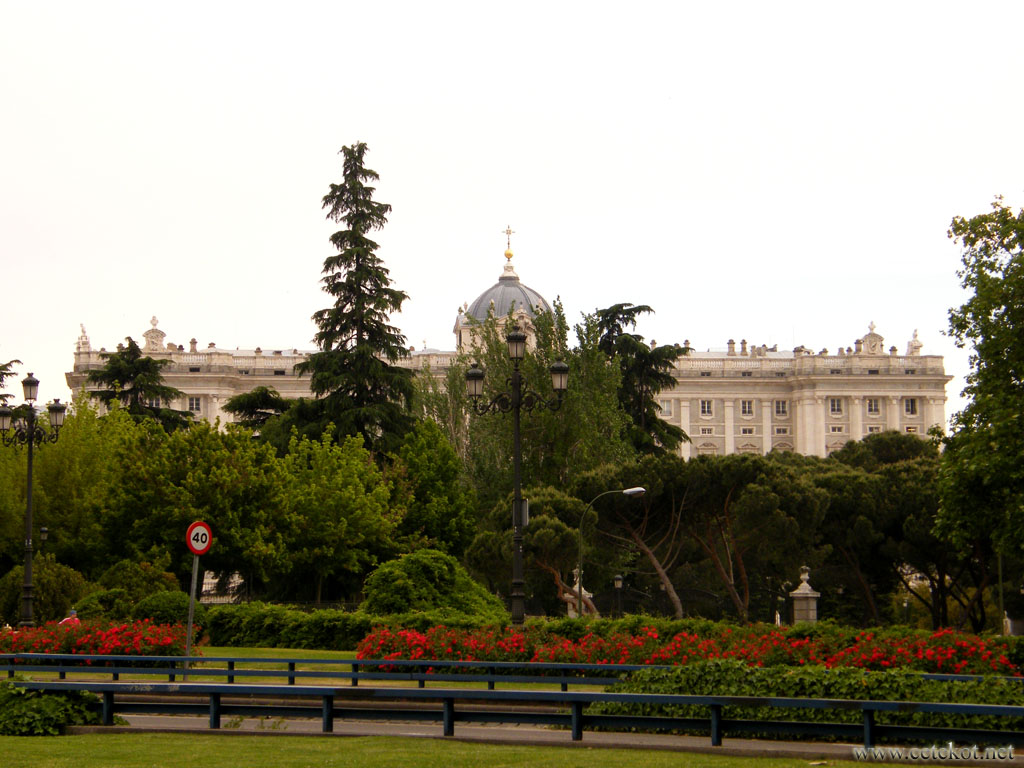 Мадрид: королевский дворец.