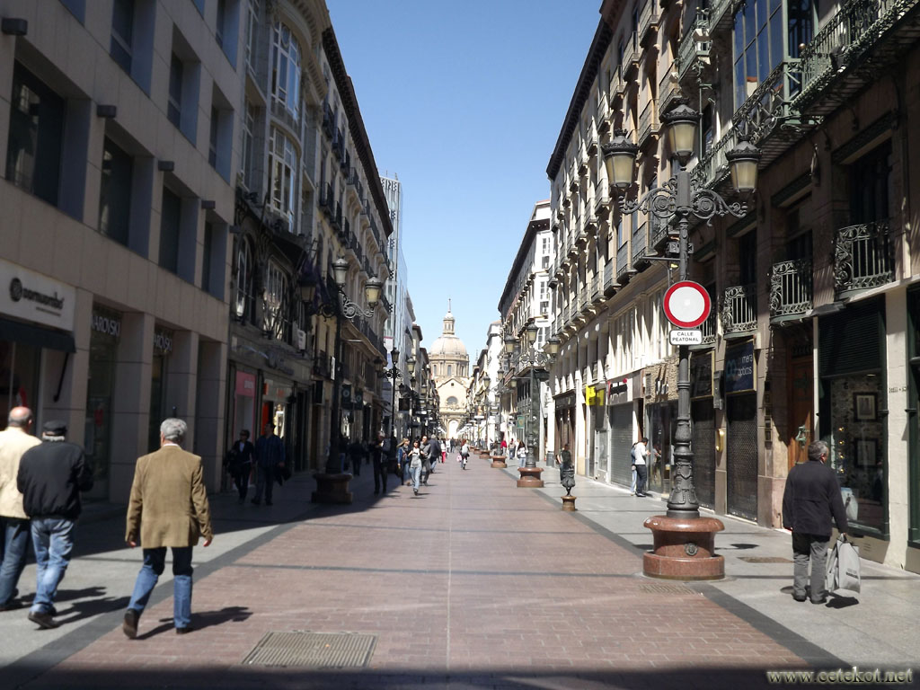 Сарагоса: выход на центральную площадь.