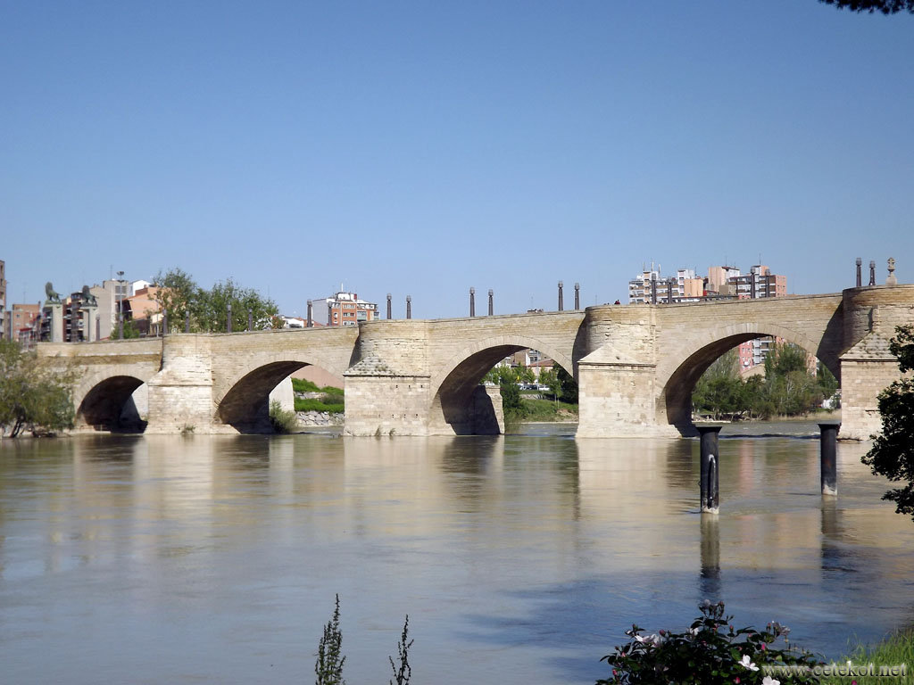 Сарагоса: Каменный мост ( puente de Piedra ).