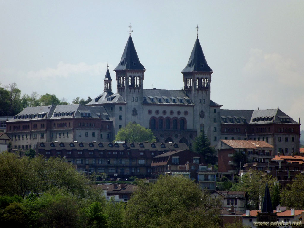 Сан-Себастьян: дворец.