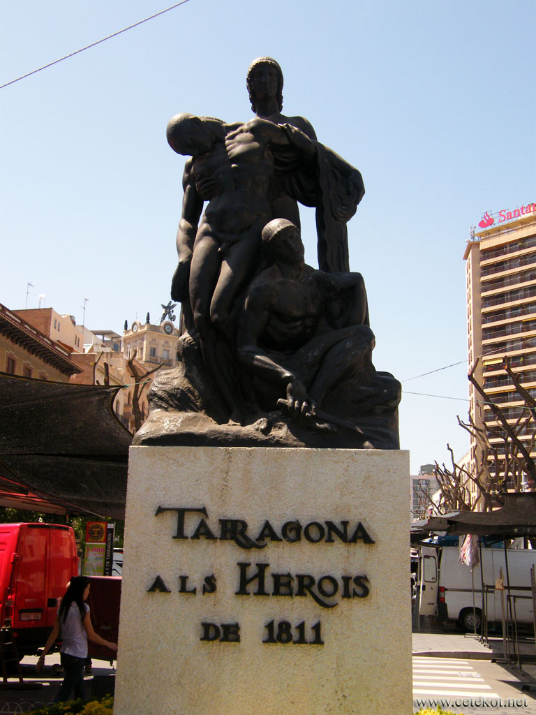 Таррагона: памятник героям войны с Наполеоном.