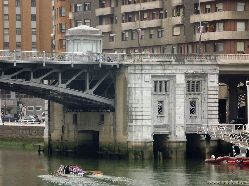 Бильбао: разводной мост Деусто ( puente de Deusto ).