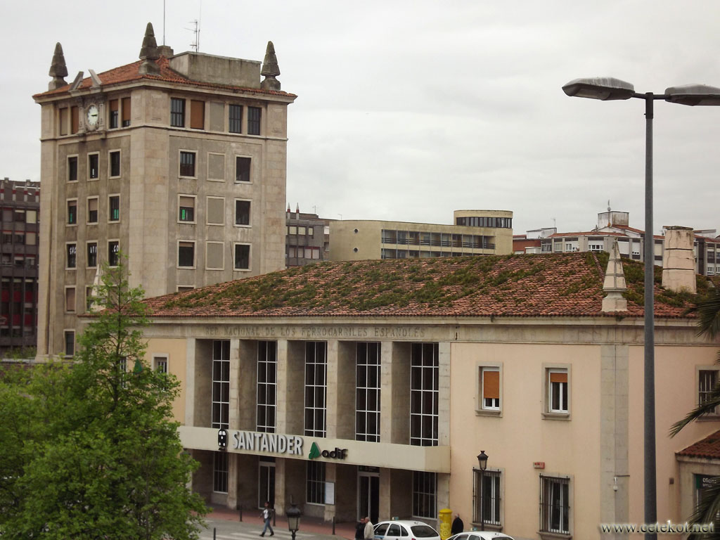 Сантандер: зеленеющая крыша вокзала.
