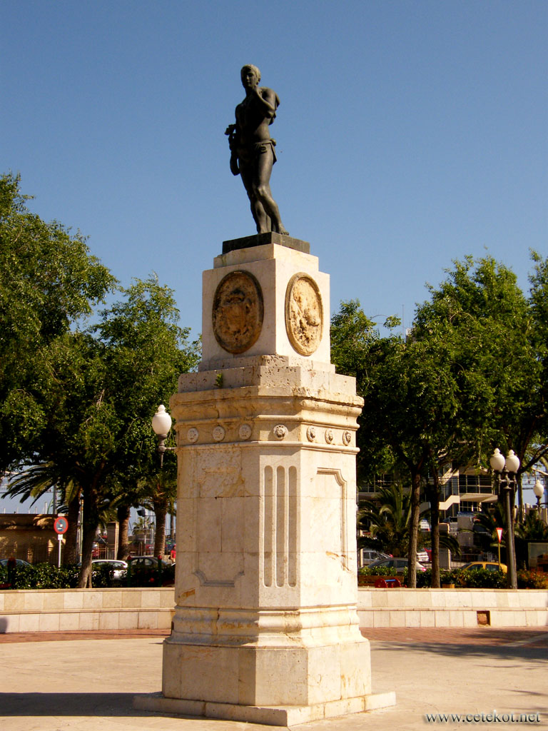 Таррагона: памятник. Возможно даже Октавиану.
