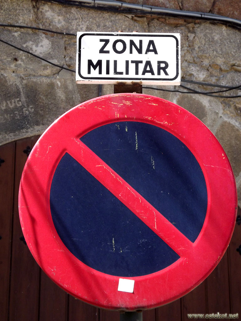 Ла-Корунья: военные не любят паркующихся.