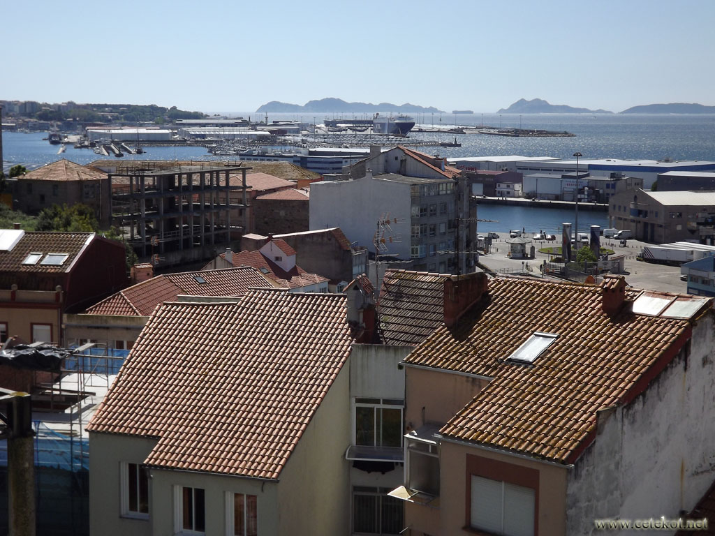 Виго: крыши и гавань.