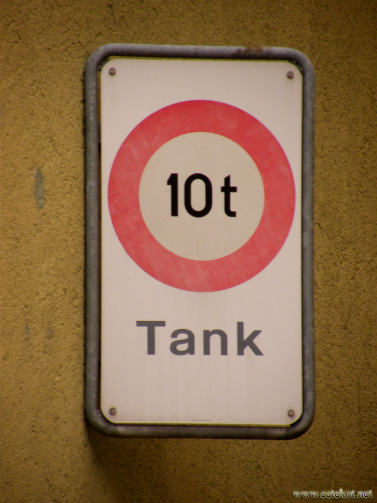 Цюрих: тяжёлым танкам проезд запрещён.